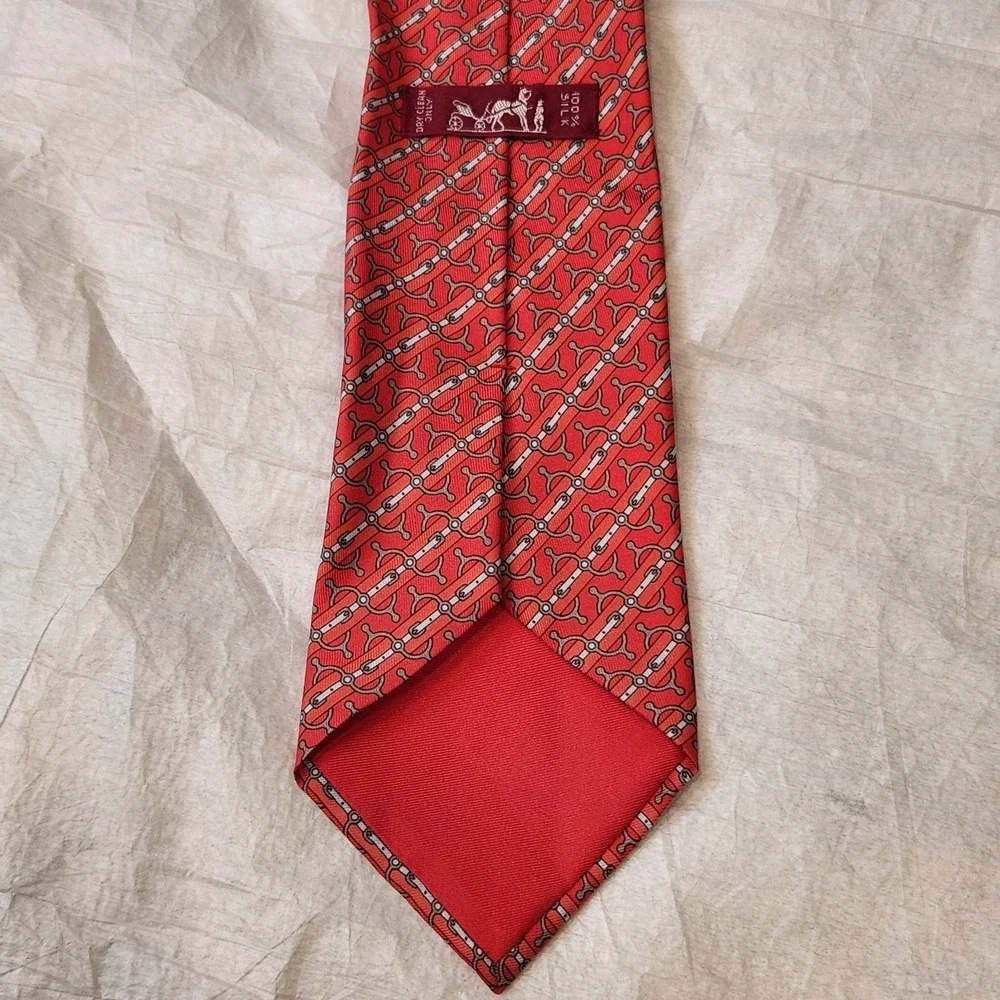 Vintage HERMÈS Paris Silk Tie Red Gold Equestrian Bit Buckle Pattern 5644 EA